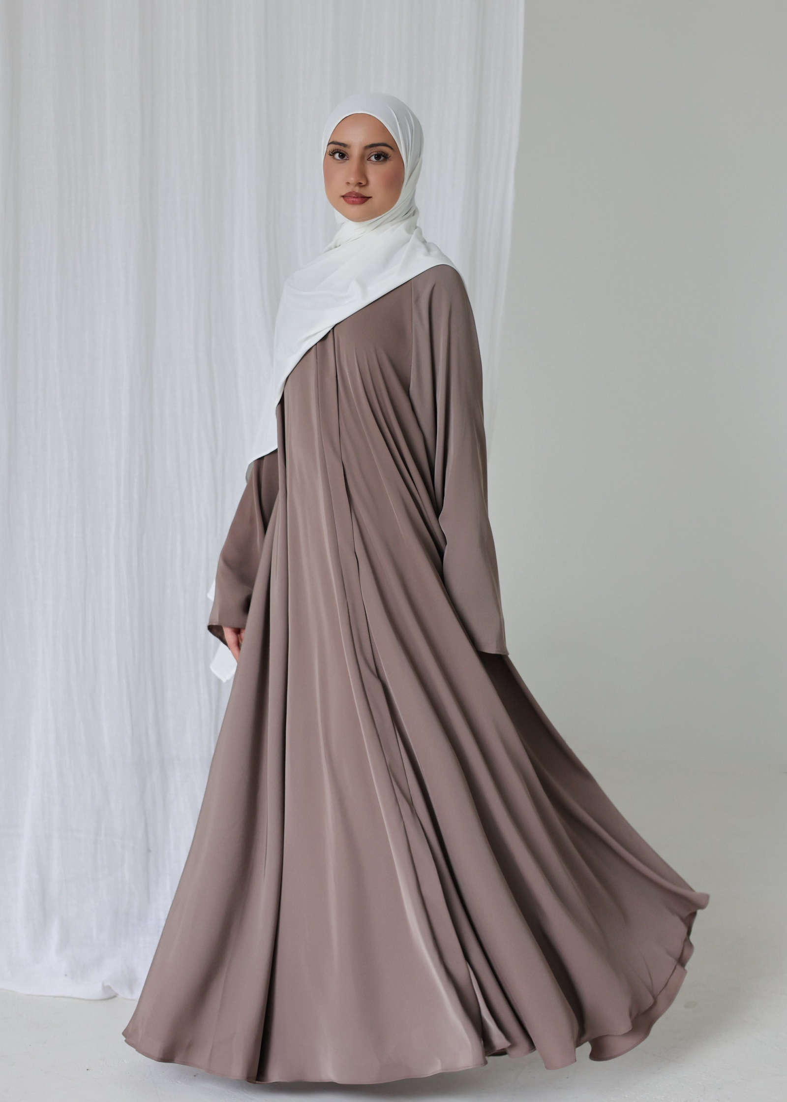 Tulip Abaya – TAUPE