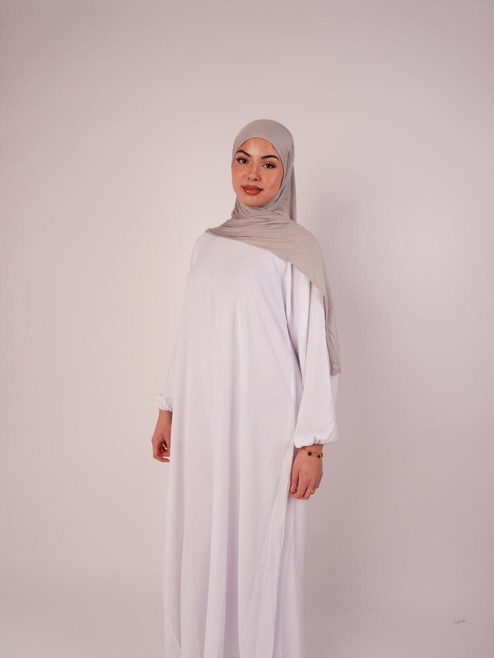Closed Abaya in White